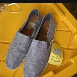 TOMS Men's Heather Gray Canvas Slip-Ons